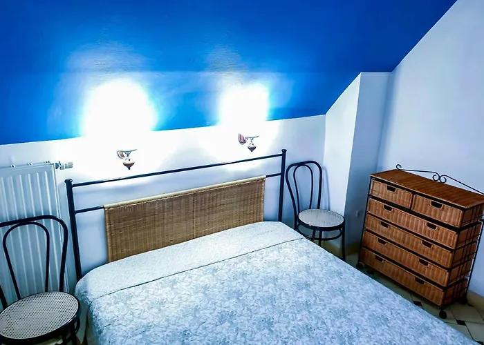 Cinnamon בית הארחה