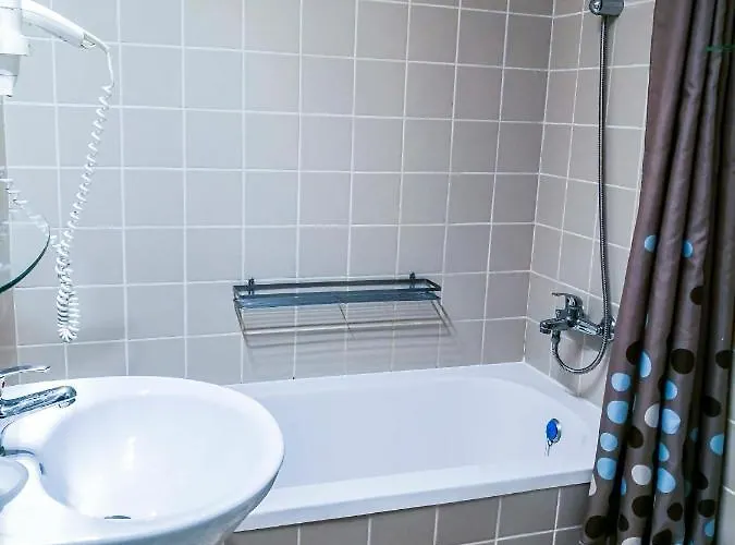 Cinnamon בית הארחה 3*