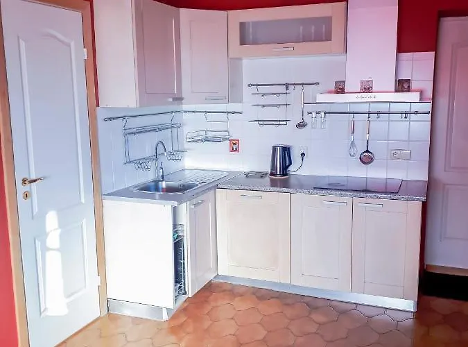 Cinnamon בית הארחה 3*